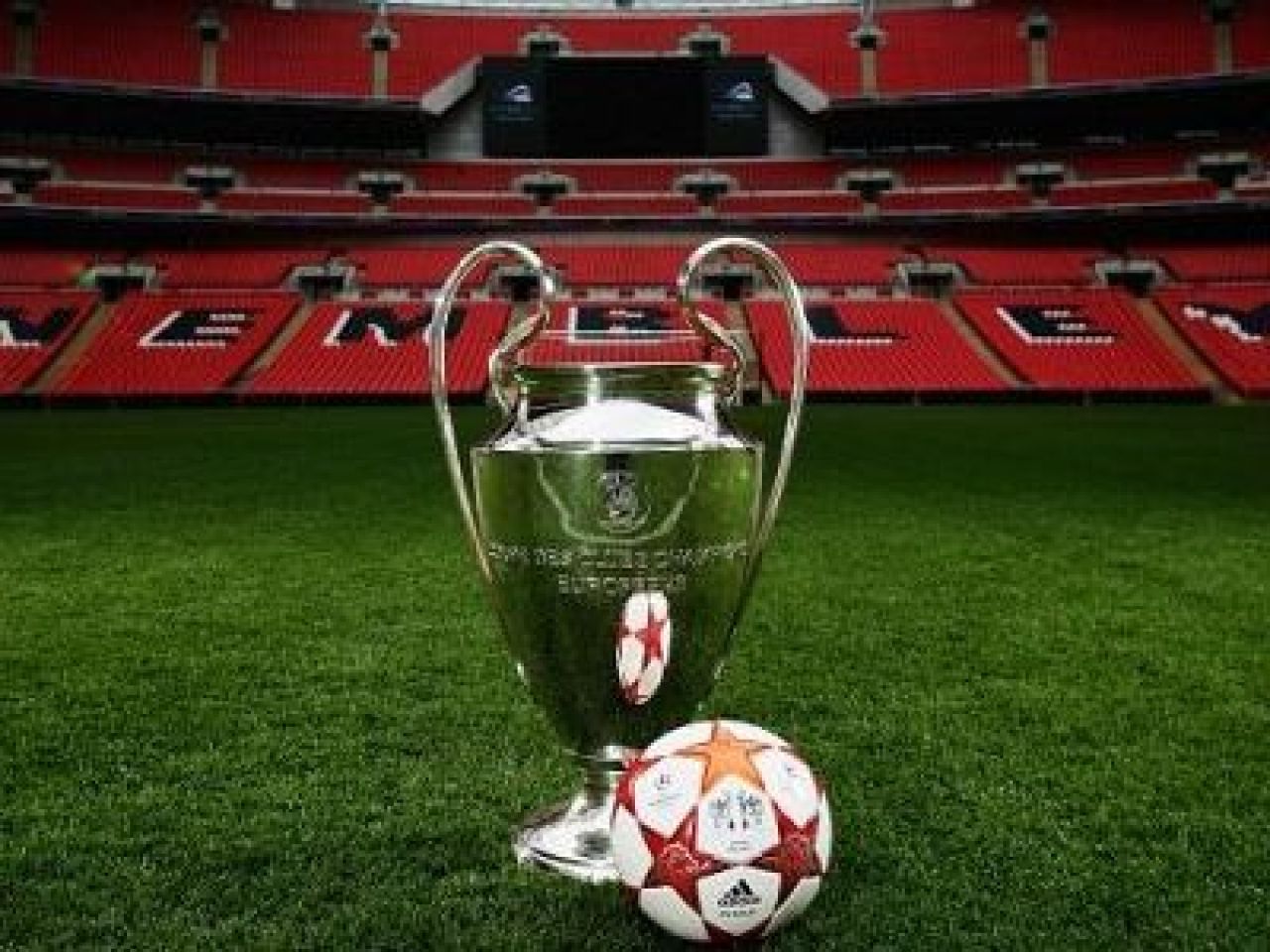Uite cine nu are costum! Ce roman ajunge saptamana viitoare langa Barca si Man United in panteonul gloriei fotbalului_4