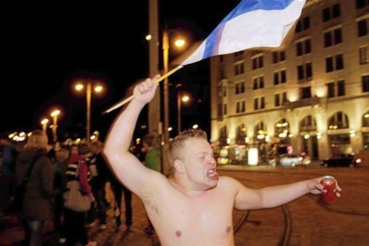 FABULOS! Beti si in fundul gol pe strazi: Asa se sarbatoreste FIN castigarea unui mondial! FOTO