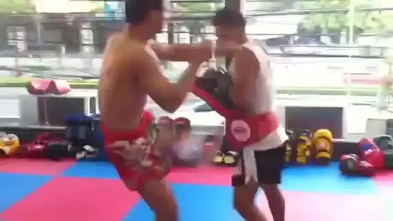 RECORD MONDIAL! A reusit 50 de lovituri de picior in 25 de secunde! VIDEO