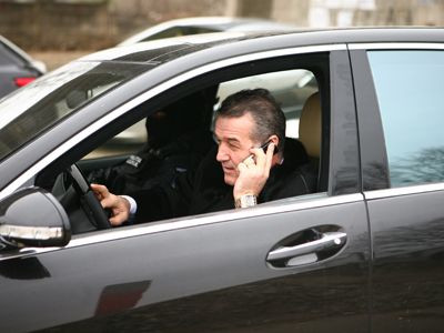 Becali mai anunta un transfer - un atacant de la Poli Timisoara! Conditia ca Olaroiu sa ramana din vara la Steaua: