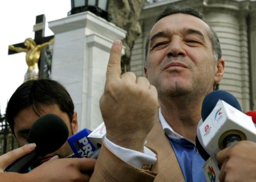 Intrebarea la care Becali nu poate raspunde: Cat valoreaza Steaua pe locul 5, cind Otelul era pe locul 1 si valora 2 lei?