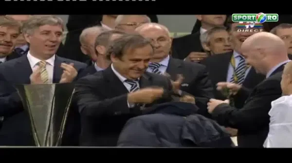 Sapunaru a dus drapelul Romaniei in varful Europei! IMAGINI UNICE cu momentul in care Porto a primit trofeul Europa League!