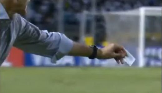 VIDEO Ce antrenor are Dayro Moreno! Le da biletele jucatorilor pe teren!