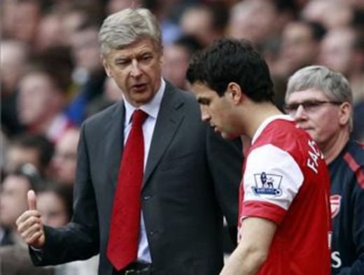 Dialog fabulos Fabregas - Wenger: Vreau la Barca! / N-ai orgoliu, esti frustrat? Esti capitan, lupta pentru oamenii tai! Discutia aici: