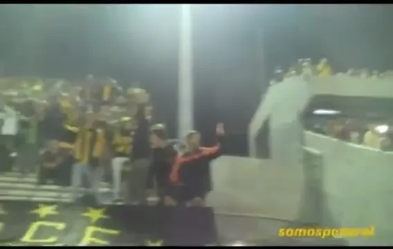 ASA atmosfera nu o sa vezi pe un stadion din Romania in 100 de ani de fotbal! VIDEO INCREDIBIL galeria lui Penarol!