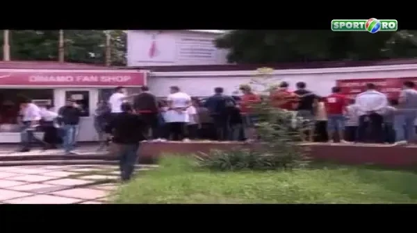VIDEO 2000 de dinamovisti s-au inghesuit sa ia bilete pentru finala Cupei! VEZI ce surpriza au avut in Stefan cel Mare!