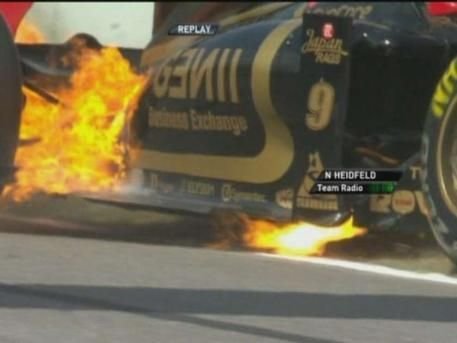 FOTO SOCANT din F1! Masina lui Heidfeld a luat FOC pe pista in calificari! Cum a reusit sa scape