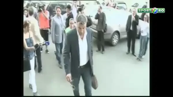 SCENE INCREDIBILE! Scandal cu Gigi, Olaroiu si fortele de ordine dupa meciul cu CFR! Ramai pentru VIDEO
