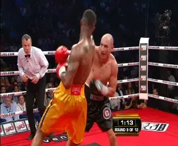 VIDEO: Calaul Hopkins face ISTORIE! E cel mai batran Campion Mondial din istoria boxului!