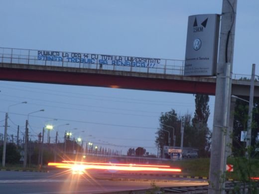 Fanii Craiovei vor ELIBERAREA Universitatii! Au impanzit orasul cu mesaje pentru a chema lumea la PROTEST! Vezi comunicatul:_6
