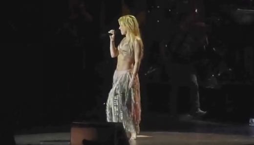 SUPER VIDEO! Cea mai tare declaratie de dragoste facuta de Shakira pentru Pique LIVE in concert! Vezi ce i-a cantat