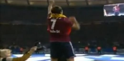 VIDEO SUPER FAZA! Raul a fost lider de galerie la Schalke dupa ce a luat Cupa Germaniei! Ce facea Deac in acel moment :)