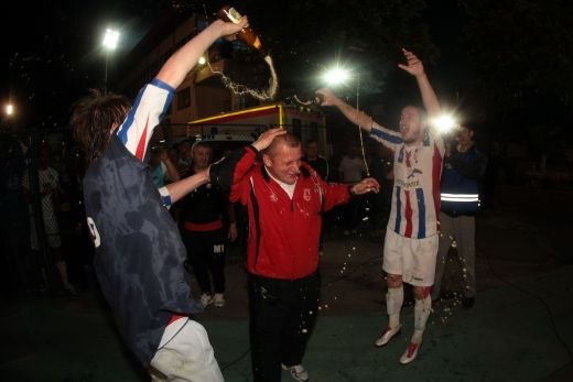 VIDEO! Show total la Galati! Prima echipa care a facut turul orasului cu autocarul descoperit! Nu e Steaua, nici Dinamo, E OTELUL!