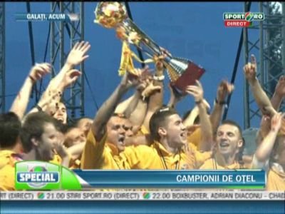 100 de ani de fotbal pentru un titlu! Otelul a ridicat trofeul de campioana in 2011 intr-un show cu mii de fani! VEZI VIDEO_4