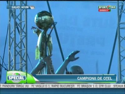 100 de ani de fotbal pentru un titlu! Otelul a ridicat trofeul de campioana in 2011 intr-un show cu mii de fani! VEZI VIDEO_7