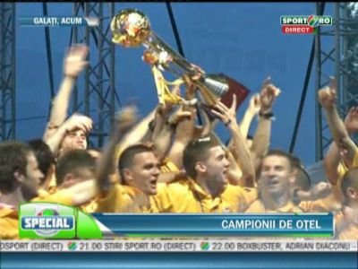 100 de ani de fotbal pentru un titlu! Otelul a ridicat trofeul de campioana in 2011 intr-un show cu mii de fani! VEZI VIDEO_9