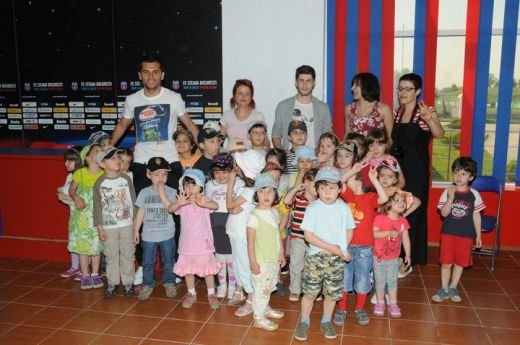 FOTO: Vizita surpriza in Ghencea! N-a fost Gigi, dar n-au lipsit biletele! Cine i-a pus la punct pe stelisti :)_3