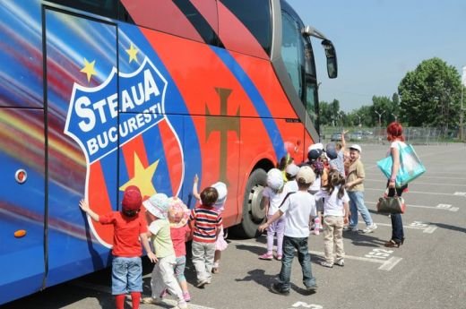 FOTO: Vizita surpriza in Ghencea! N-a fost Gigi, dar n-au lipsit biletele! Cine i-a pus la punct pe stelisti :)_5