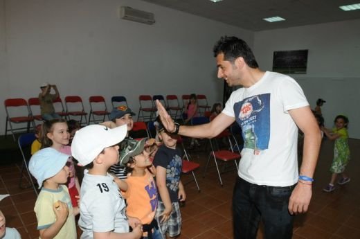 FOTO: Vizita surpriza in Ghencea! N-a fost Gigi, dar n-au lipsit biletele! Cine i-a pus la punct pe stelisti :)_6