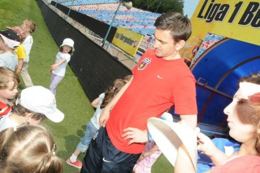 FOTO: Vizita surpriza in Ghencea! N-a fost Gigi, dar n-au lipsit biletele! Cine i-a pus la punct pe stelisti :)_11