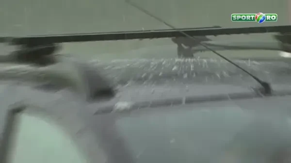 ULTIMELE INFORMATII de la Brasov: a plouat cu gheata si se circula cu dificultate intre Predeal si Brasov! VIDEO: