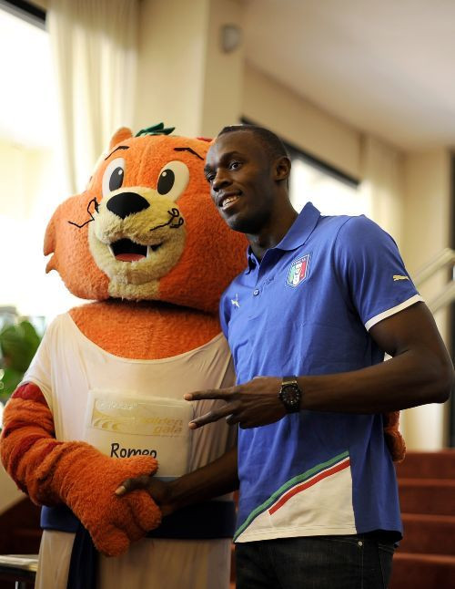 Cel mai rapid om din lume e fan Balotelli! E cam agresiv, dar e super-bun!