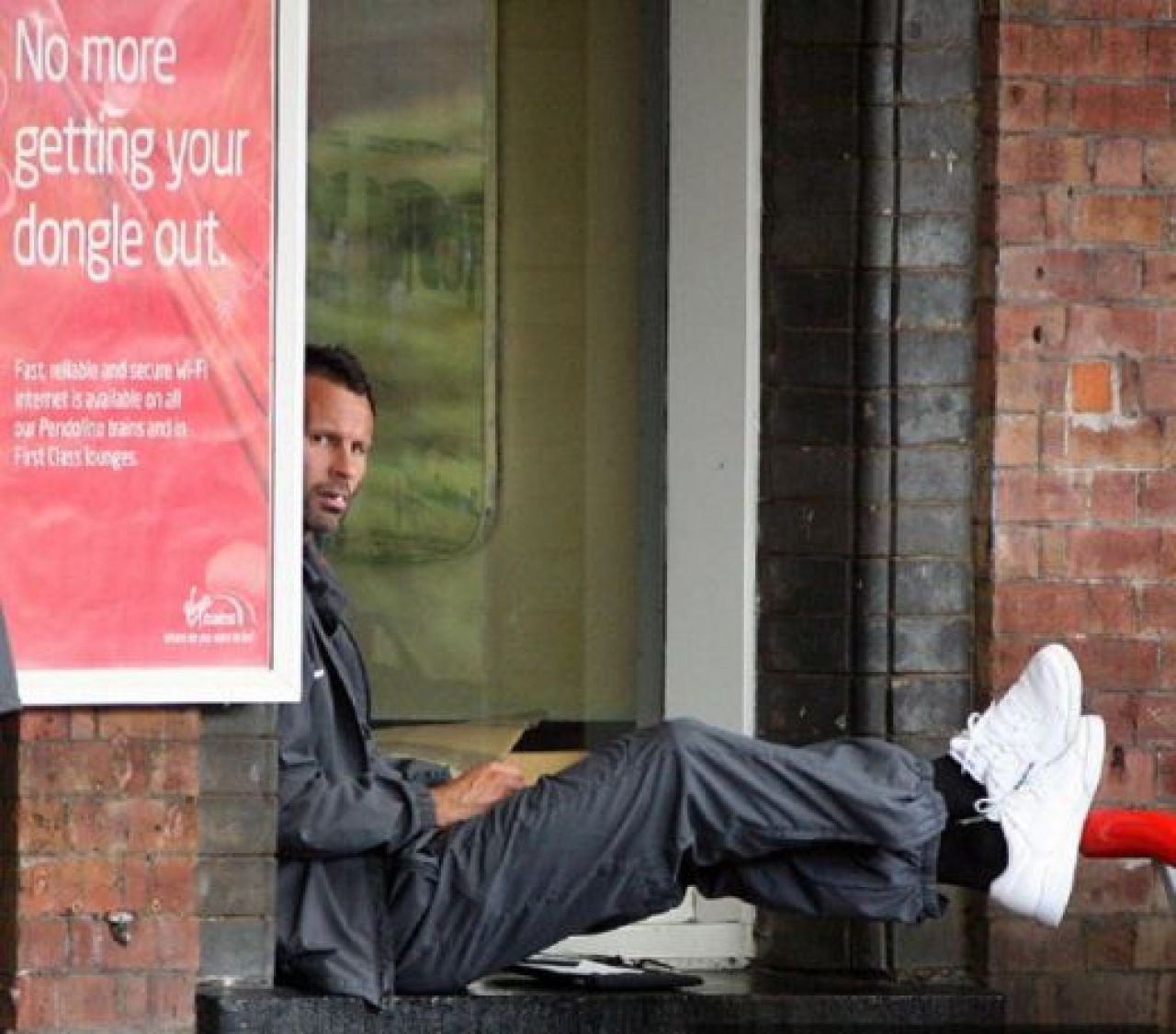 Inceputul SFARSITULUI pentru Giggs! A lipsit de la antrenament iar prezenta in Finala Ligii e in pericol! Vezi reactia lui Ferguson:_1