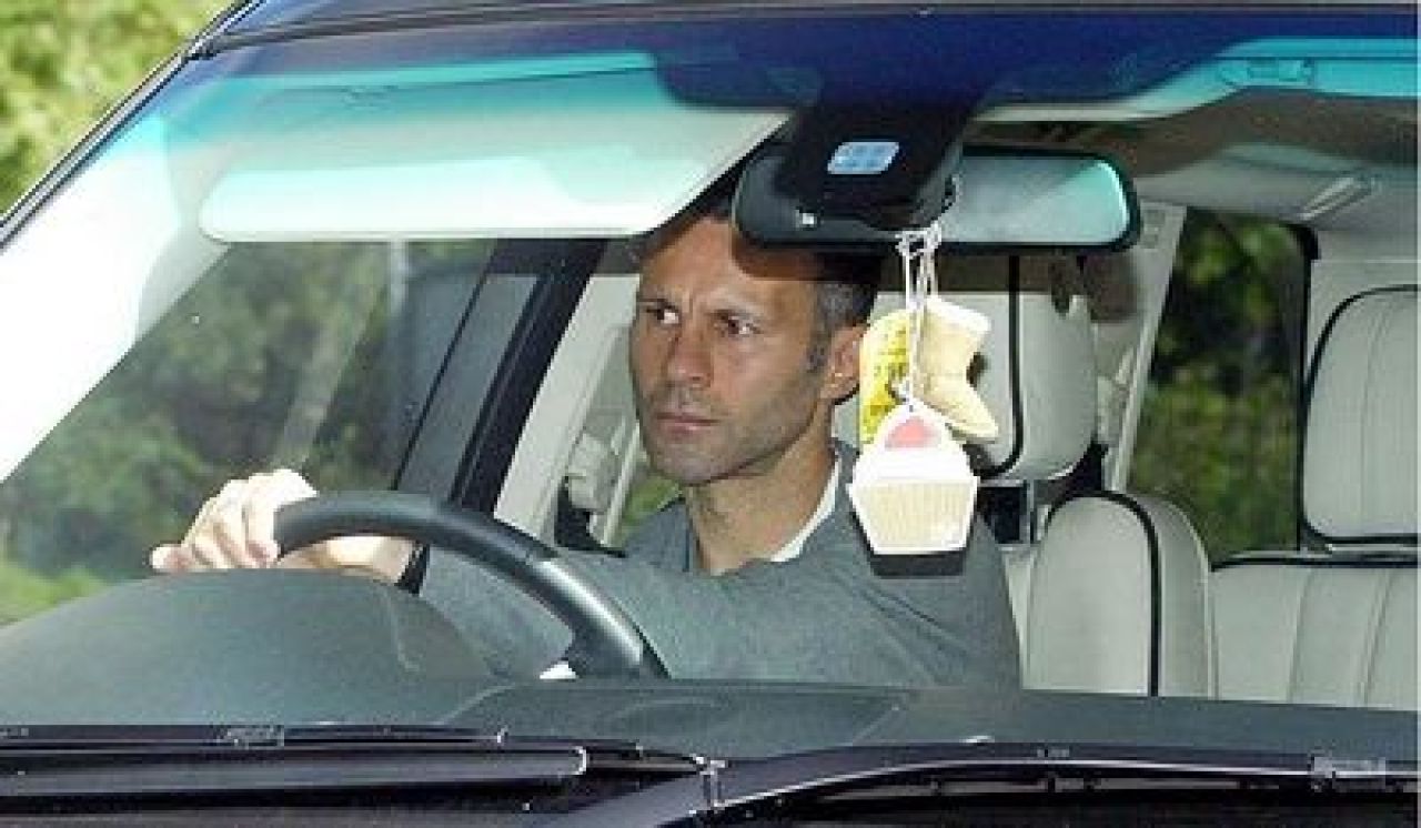 Inceputul SFARSITULUI pentru Giggs! A lipsit de la antrenament iar prezenta in Finala Ligii e in pericol! Vezi reactia lui Ferguson:_2