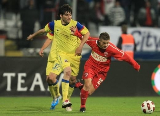 Dinamo trebuie sa astepte 3 ani ca sa aiba ECHIPA ! De ce e Steaua favorita in SUPERFINALA de la Brasov: