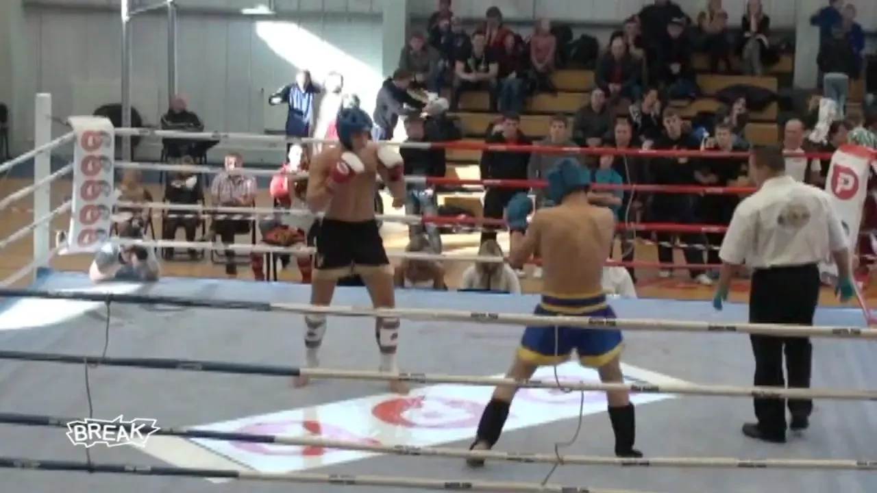 VIDEO INCREDIBIL: Lovitura fantastica de 360 de grade, direct in fata! Trebuie sa vezi acest KO: