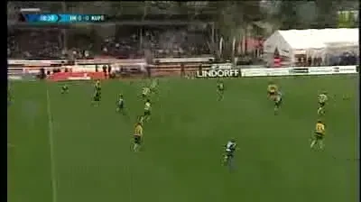 SUPER EXECUTIE: A inscris o BIJUTERIE de gol fara sa se uite la poarta!