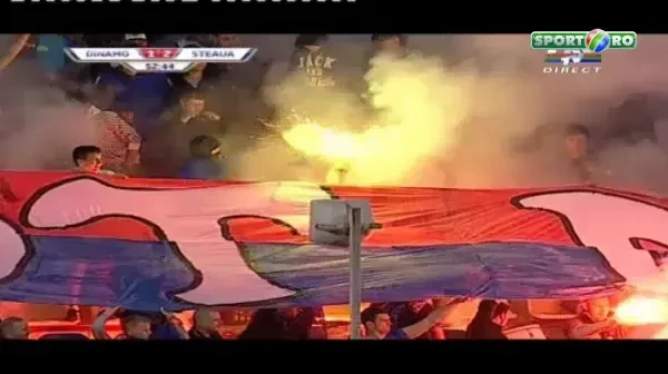 Cursa nebuna a lui MM catre galerie! Finala Cupei, intrerupta din cauza stelistilor care au aruncat cu torte pe teren!