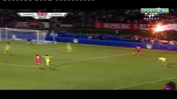 INCREDIBIL! FAZA ANULUI! Fanii lui Dinamo nu vor ca echipa lor sa castige! Au aruncat cu torte in Torje cand se pregatea sa dea pasa de gol! :))