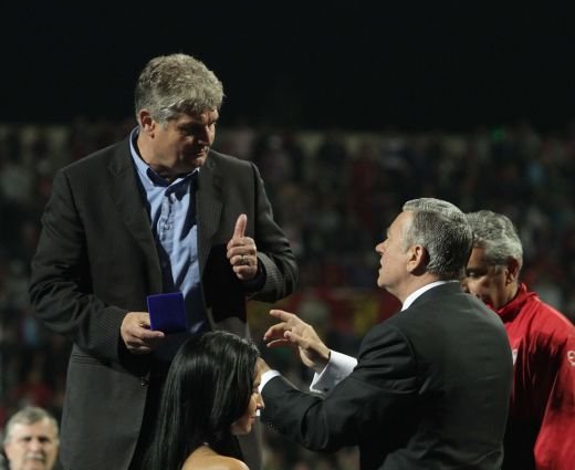 SUPER IMAGINI! Intalnirea dintre milenii! Steaua a primit prima CUPA din acest mileniu de la Ienei! Vezi imagini de la festivitate!_12