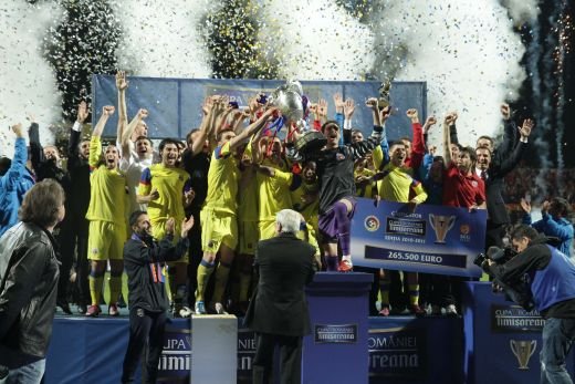 SUPER IMAGINI! Intalnirea dintre milenii! Steaua a primit prima CUPA din acest mileniu de la Ienei! Vezi imagini de la festivitate!_15