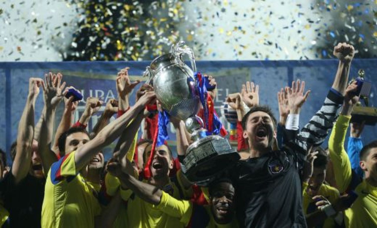 SUPER IMAGINI! Intalnirea dintre milenii! Steaua a primit prima CUPA din acest mileniu de la Ienei! Vezi imagini de la festivitate!_22