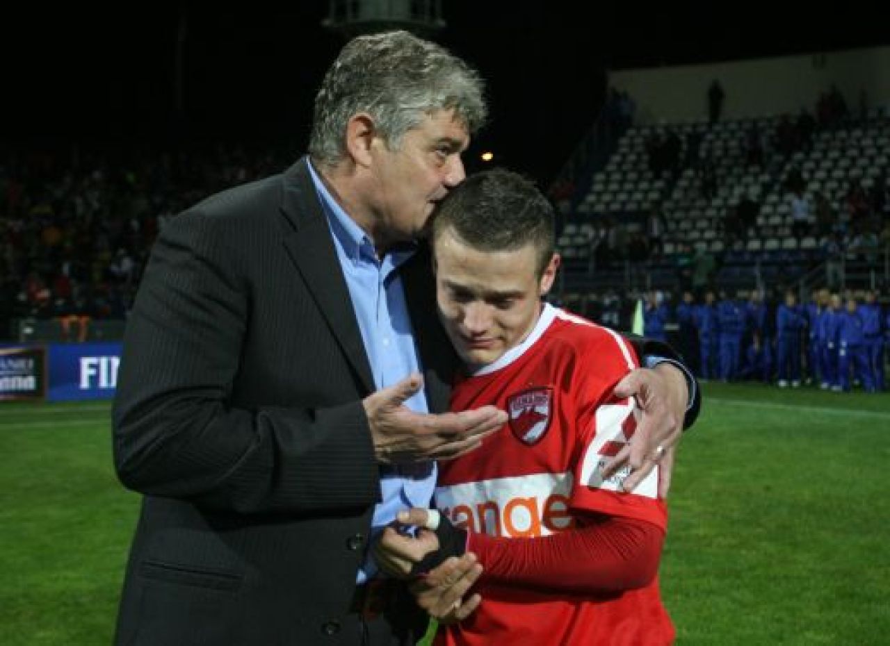 SUPER IMAGINI! Intalnirea dintre milenii! Steaua a primit prima CUPA din acest mileniu de la Ienei! Vezi imagini de la festivitate!_24