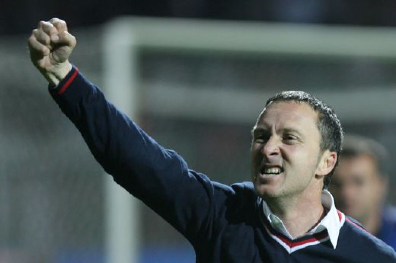 SUPER IMAGINI! Intalnirea dintre milenii! Steaua a primit prima CUPA din acest mileniu de la Ienei! Vezi imagini de la festivitate!_25