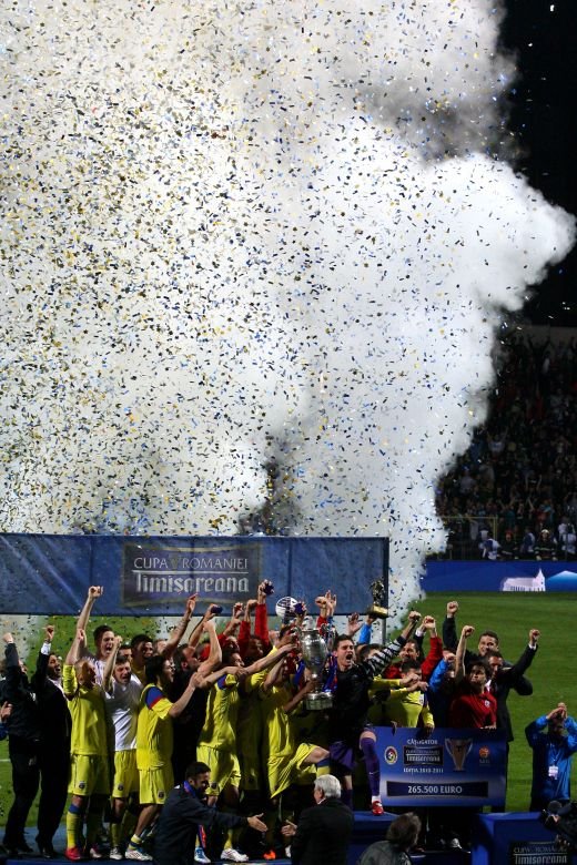 SUPER IMAGINI! Intalnirea dintre milenii! Steaua a primit prima CUPA din acest mileniu de la Ienei! Vezi imagini de la festivitate!_29