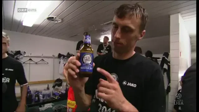 SUPER IMAGINI: Sturm Graz e campioana in Austria! Jucatorii au facut dus cu bere in vestiar!
