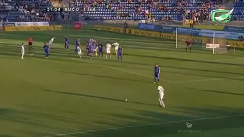 6 jucatori nu au reusit sa il opreasca pe OMUL FOARFECA: bijuterie de gol in Polonia! VIDEO: