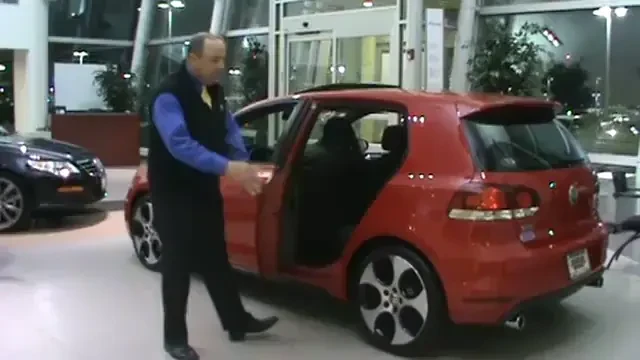 MONUMENTAL! Cel mai convingator vanzator de masini iti prezinta Golf 6!