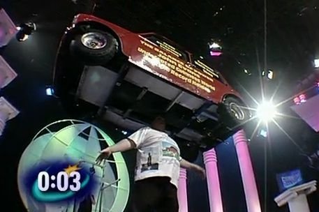 Asa TALENT rar mai vezi: isi muta masina cu CAPUL fara sa-si foloseasca mainile! VIDEO: