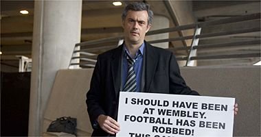 SUPER FOTO! Mourinho protesteaza la intrarea pe Wembley! Nu e facatura, afla despre ce este vorba: