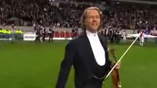 In Romania nu o sa vezi asa ceva NICIODATA! Cel mai frumos moment muzical din istoria fotbalului: 50.000 de fani au cantat OPERA!