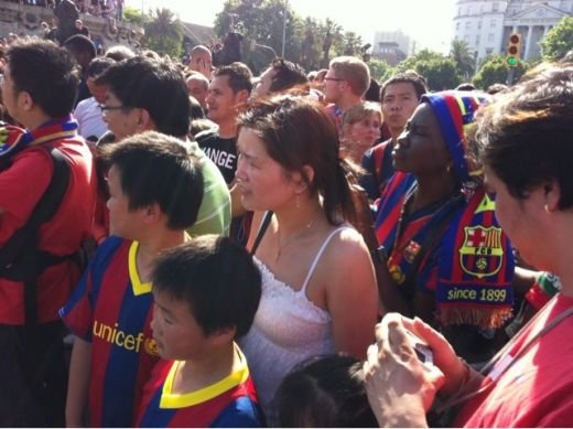 FOTO & VIDEO Fiesta Barcelonei pas cu pas! Artificii, sampanie si cuvintele lacrimogene ale lui Abidal:_8