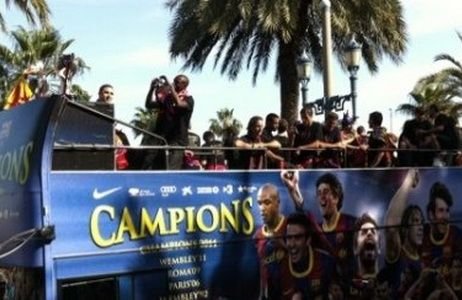 FOTO & VIDEO Fiesta Barcelonei pas cu pas! Artificii, sampanie si cuvintele lacrimogene ale lui Abidal:_12