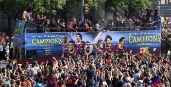 FOTO & VIDEO Fiesta Barcelonei pas cu pas! Artificii, sampanie si cuvintele lacrimogene ale lui Abidal:_15