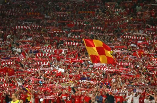 VIDEO: Fanii lui Liverpool S-AU RAZBUNAT pe Manchester United! Ce mesaj i-au lasat in fata casei lui Alex Ferguson: