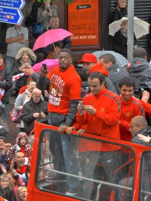 FOTO SI VIDEO: Isterie la Manchester! Cum s-au purtat jucatorii lui&nbsp;United ca niste incepatori in fata fanilor veniti sa sarbatoreasca titlul: